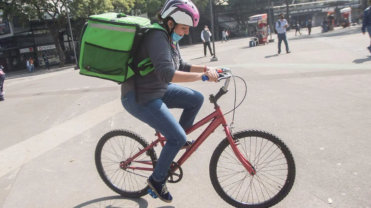 784787_Repartidores de Comida en la Ciudad-4_web